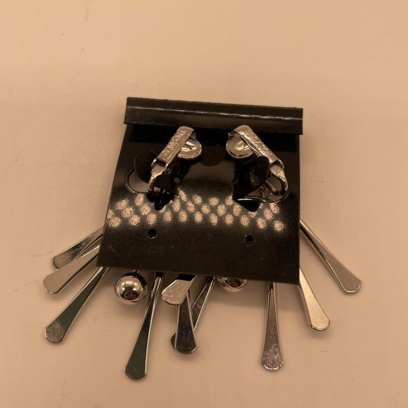 EUC Avon Silver Tone Dangle Clip-on Earrings - Picture 2 of 2